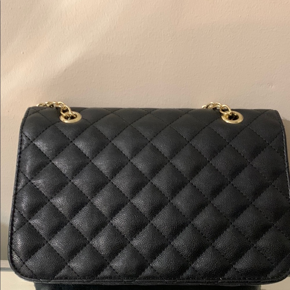 Elegant Black Quilted Chain Bag - Picture 4 of 6